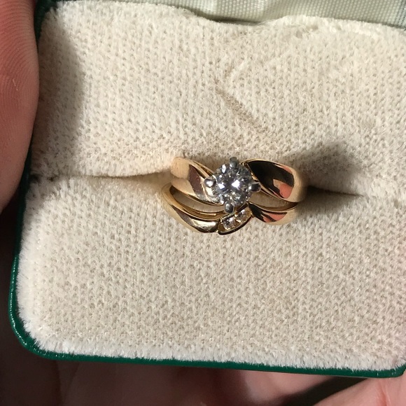 18k Wedding Solitaire and Matching Band - Picture 9 of 10